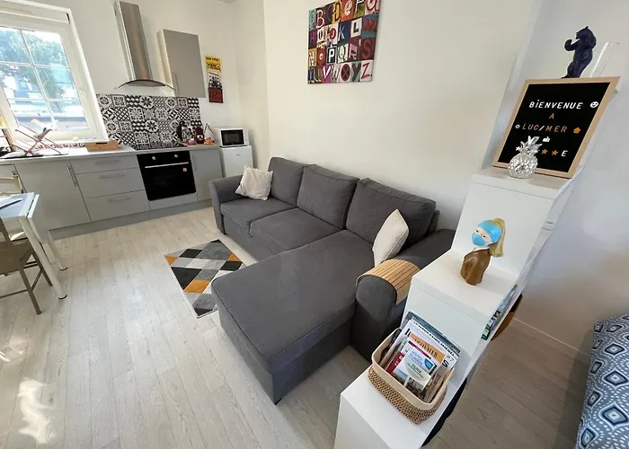 Beau Avec Vue Sur Et Parking Gratuit *