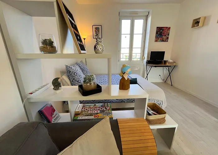 Beau Avec Vue Sur Et Parking Gratuit *