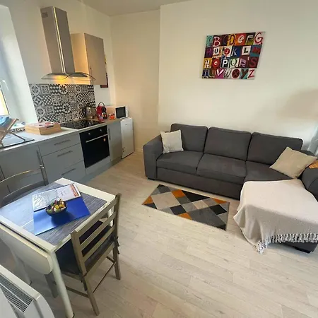 Beau Avec Vue Sur Et Parking Gratuit *