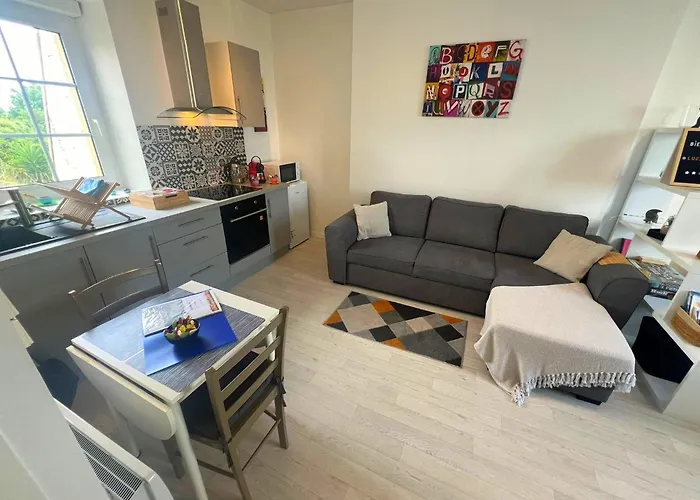 Beau Avec Vue Sur Et Parking Gratuit *